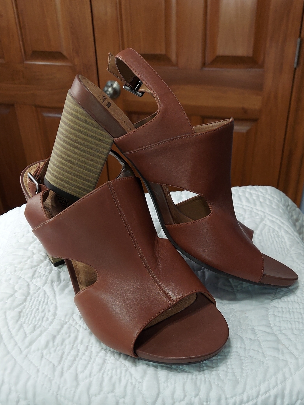 Clarks Brown Leather Peep Toe Slingback Stacked Heels Sandals, Size 10, Like New